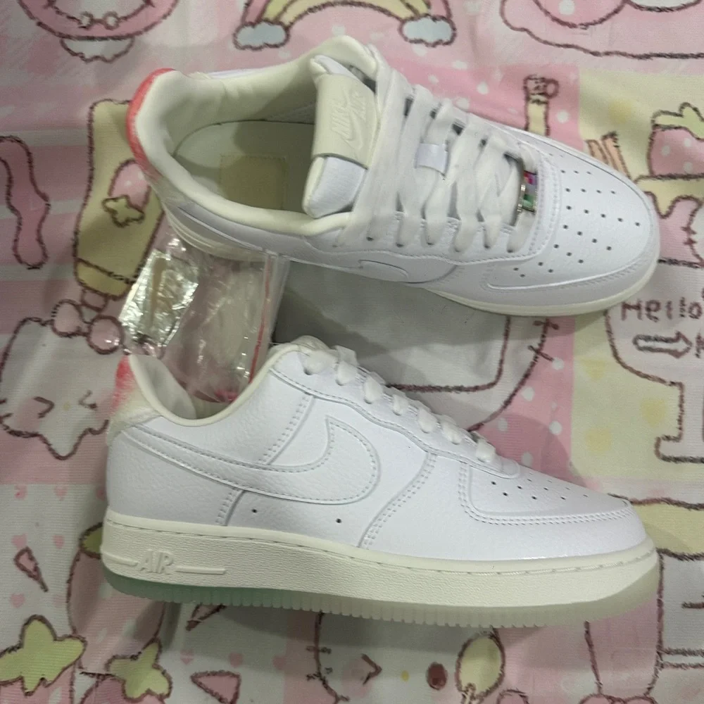 Nike Men’s White Sneakers with Pink Heel Accent